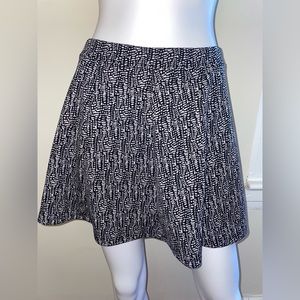 Forever 21 Above Knee Skirt Business Casual Office Black/White Medium